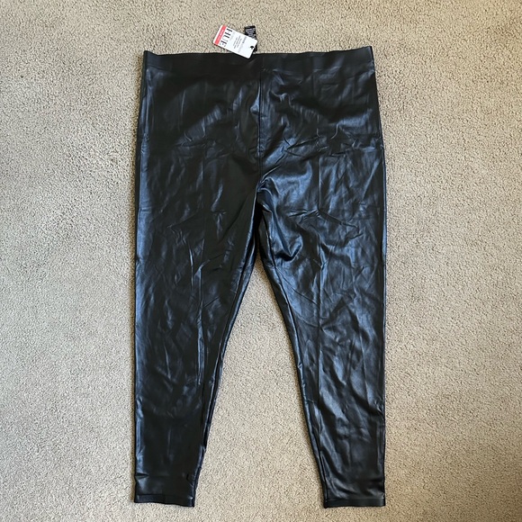 NWT HUE Sleek Effect Leatherette Leggings 3X - Picture 3 of 13